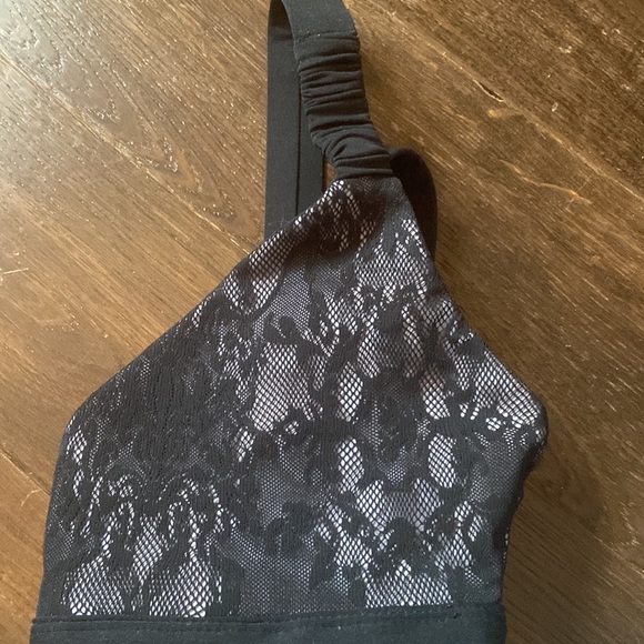 Fabletics sports bra. Black with lace. Small - Picture 4 of 4